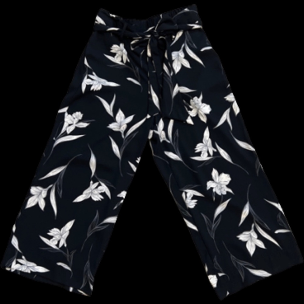 A new day - floral cropped wide leg pants, tie belted, size s small